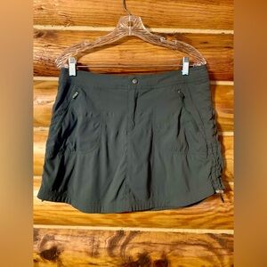 Te Verde Dark Green Skort with Zippered Pockets